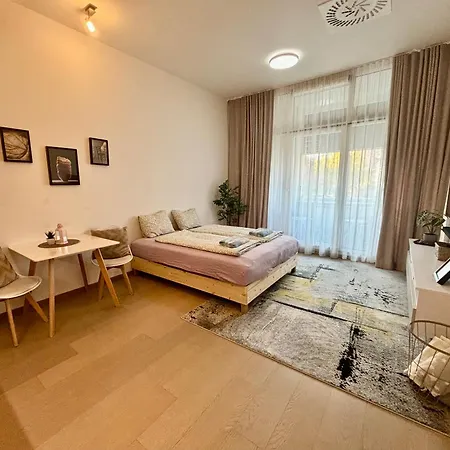 Apartmán New, Beautiful With Parking In Location! Bratislava
