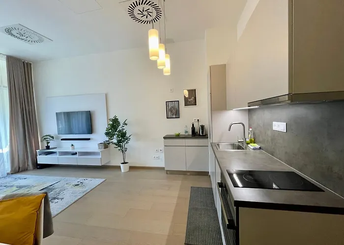 New, Beautiful With Parking In Location! Apartman Pozsony
