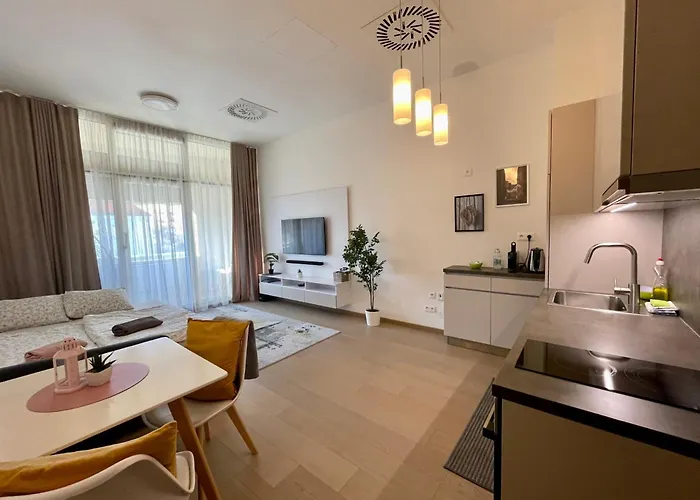 Apartman New, Beautiful With Parking In Location! *