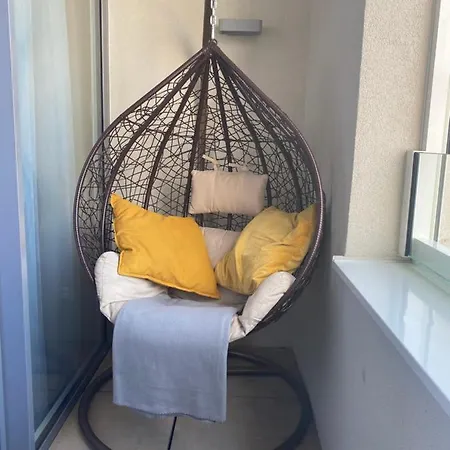 New, Beautiful With Parking In Location! * ブラチスラヴァ