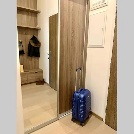 아파트 New, Beautiful With Parking In Location! *
