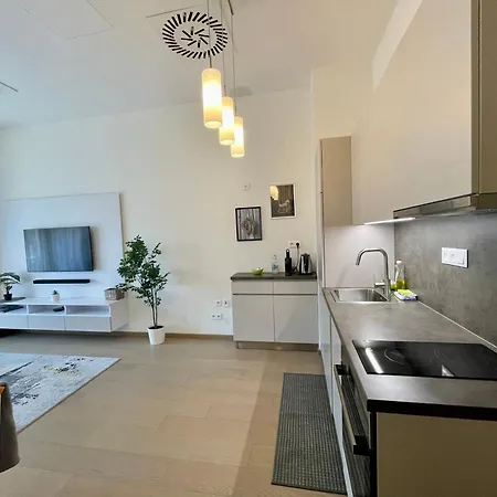 New, Beautiful With Parking In Location! 아파트 브라티슬라바