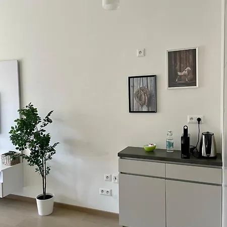 New, Beautiful With Parking In Location! 브라티슬라바